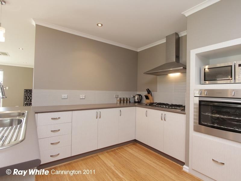 23 Grenoble Street, Piara Waters WA 6112