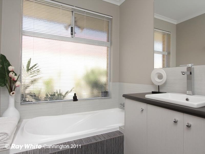 23 Grenoble Street, Piara Waters WA 6112