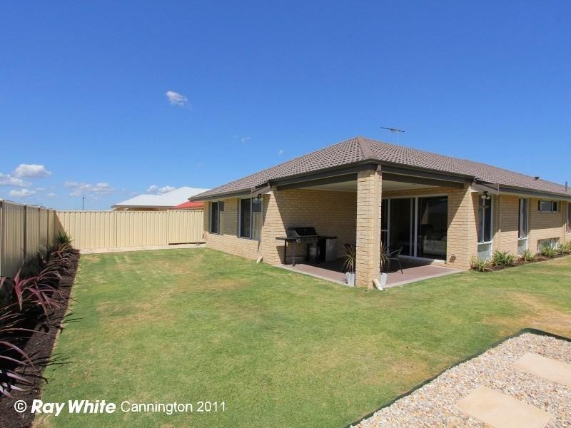 23 Grenoble Street, Piara Waters WA 6112