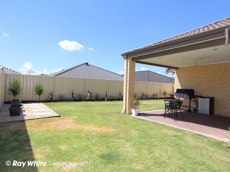 23 Grenoble Street, Piara Waters WA 6112