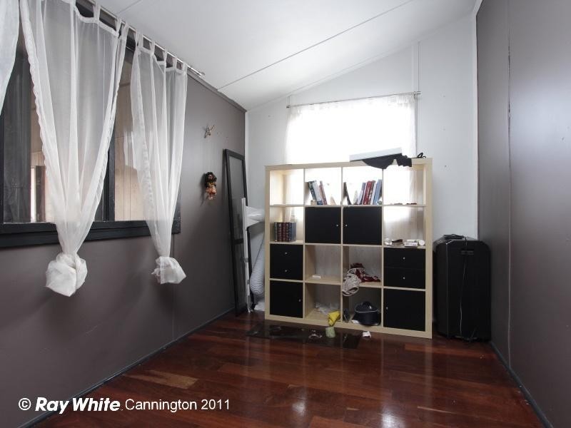 11 Taree Street, St James WA 6102