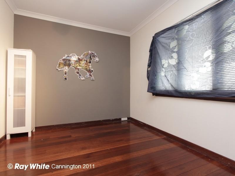 11 Taree Street, St James WA 6102