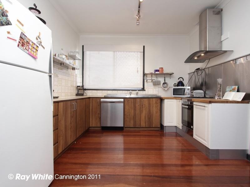 11 Taree Street, St James WA 6102