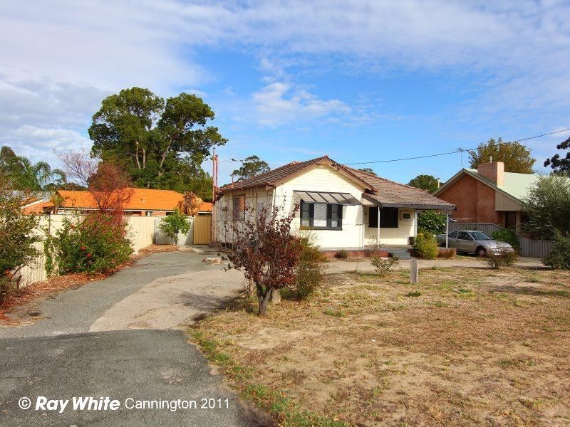 11 Taree Street, St James WA 6102