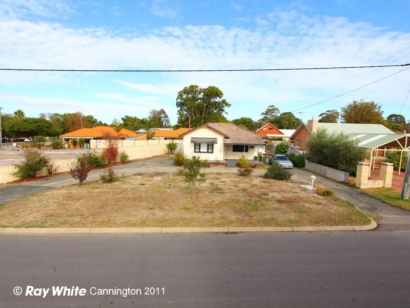 11 Taree Street, St James WA 6102