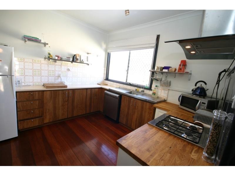 11 Taree Street, St James WA 6102