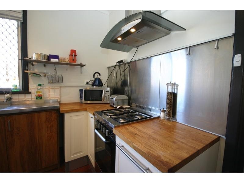 11 Taree Street, St James WA 6102