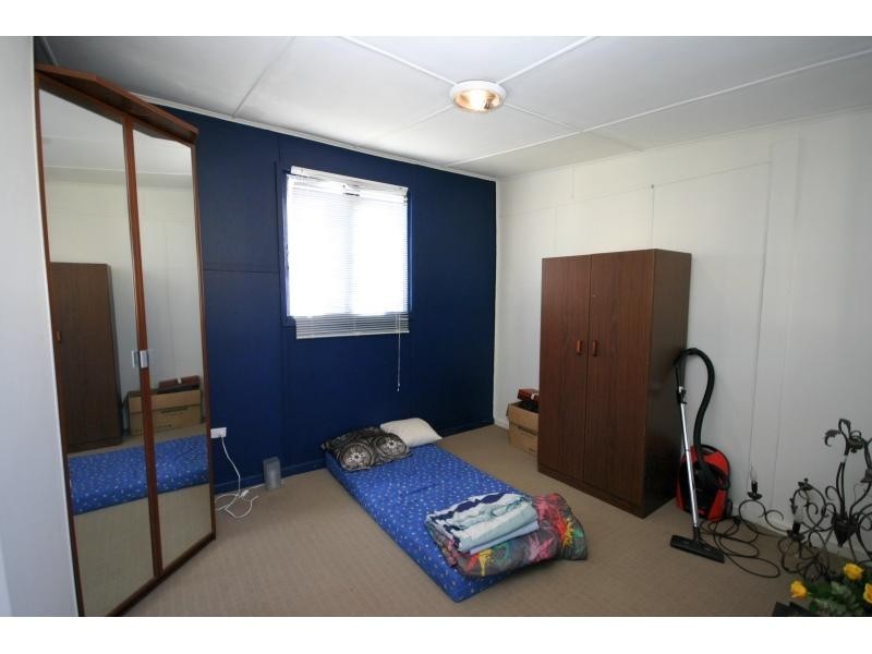 11 Taree Street, St James WA 6102