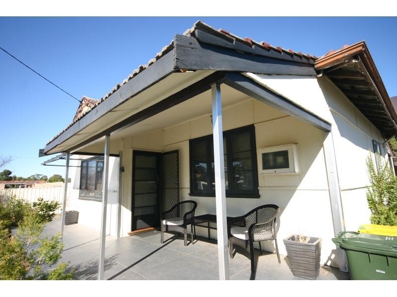 11 Taree Street, St James WA 6102