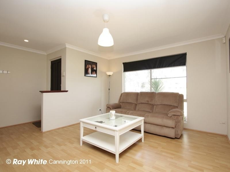 135 Seville Drive, Seville Grove WA 6112