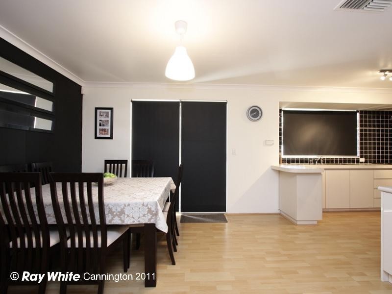 135 Seville Drive, Seville Grove WA 6112