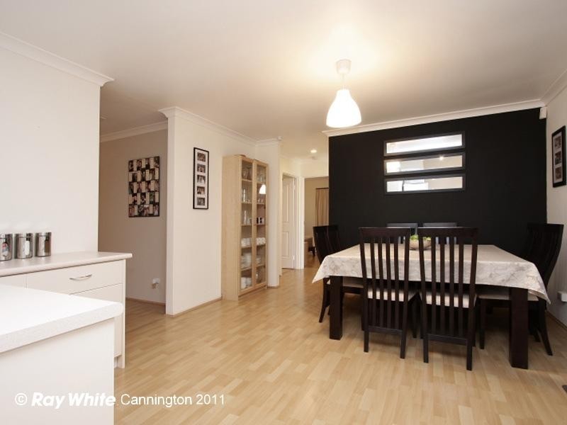 135 Seville Drive, Seville Grove WA 6112