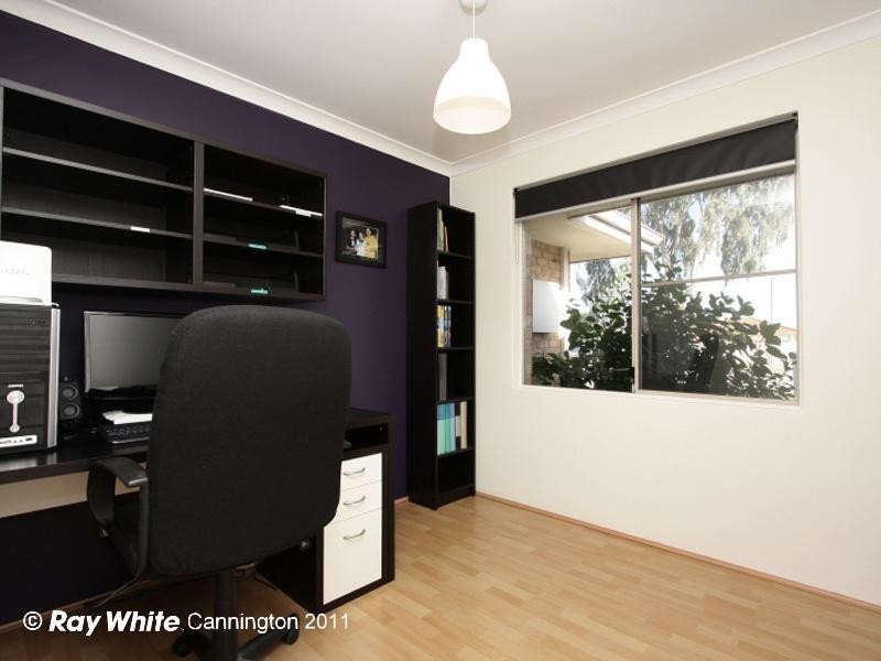 135 Seville Drive, Seville Grove WA 6112