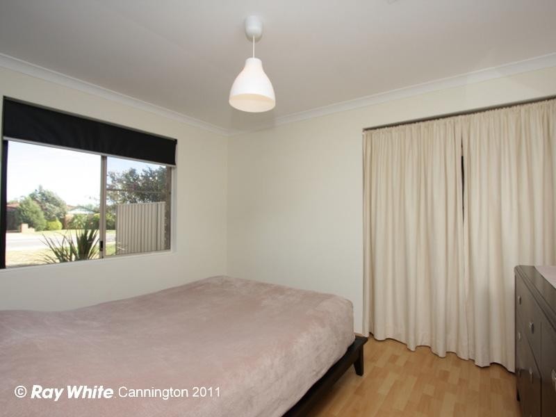 135 Seville Drive, Seville Grove WA 6112