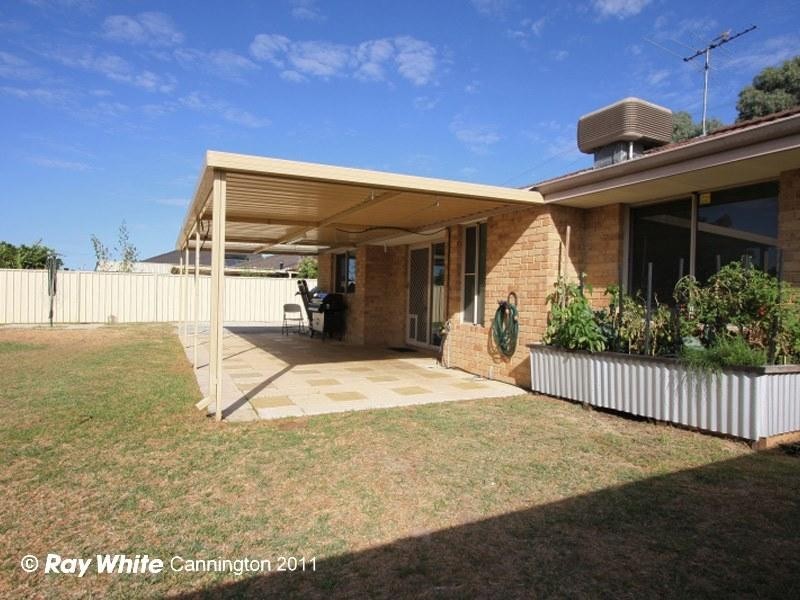 135 Seville Drive, Seville Grove WA 6112