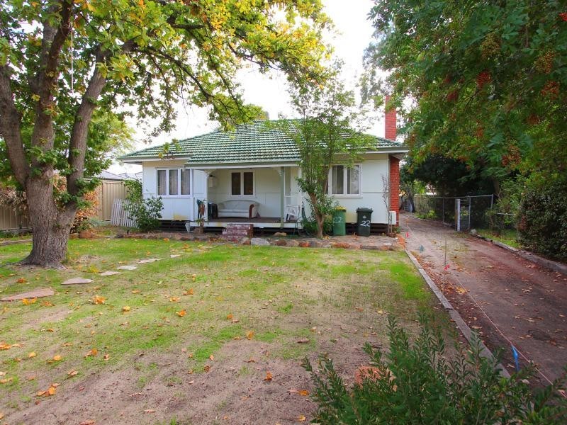 22 Barnsley Street, Queens Park WA 6107