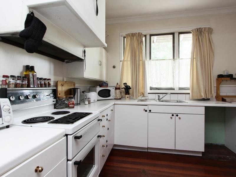 22 Barnsley Street, Queens Park WA 6107