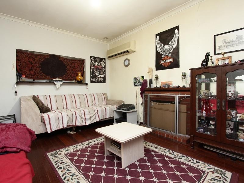 22 Barnsley Street, Queens Park WA 6107