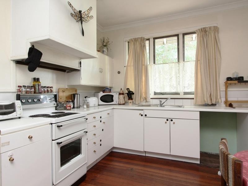 22 Barnsley Street, Queens Park WA 6107