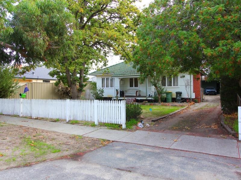 22 Barnsley Street, Queens Park WA 6107