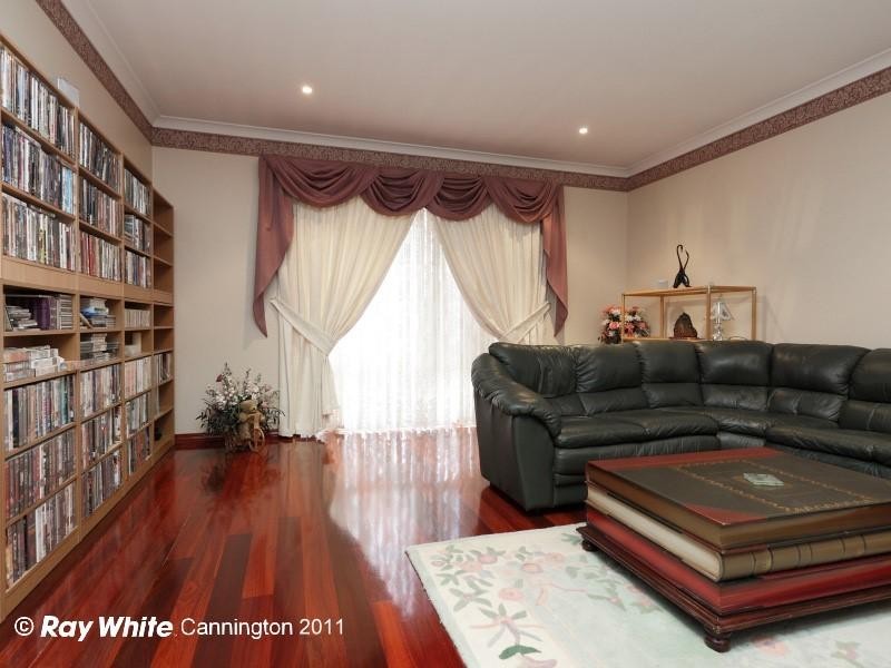 17 Woodside Loop, Beckenham WA 6107