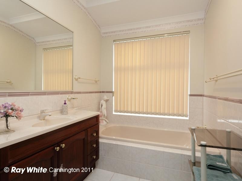 17 Woodside Loop, Beckenham WA 6107