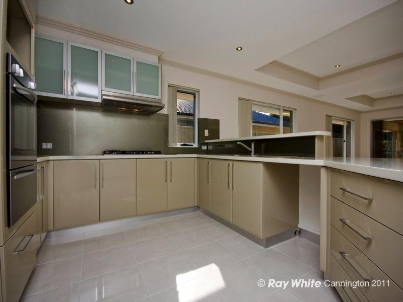 18 Glenariff Boulevard, Canning Vale WA 6155