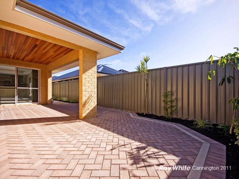 18 Glenariff Boulevard, Canning Vale WA 6155