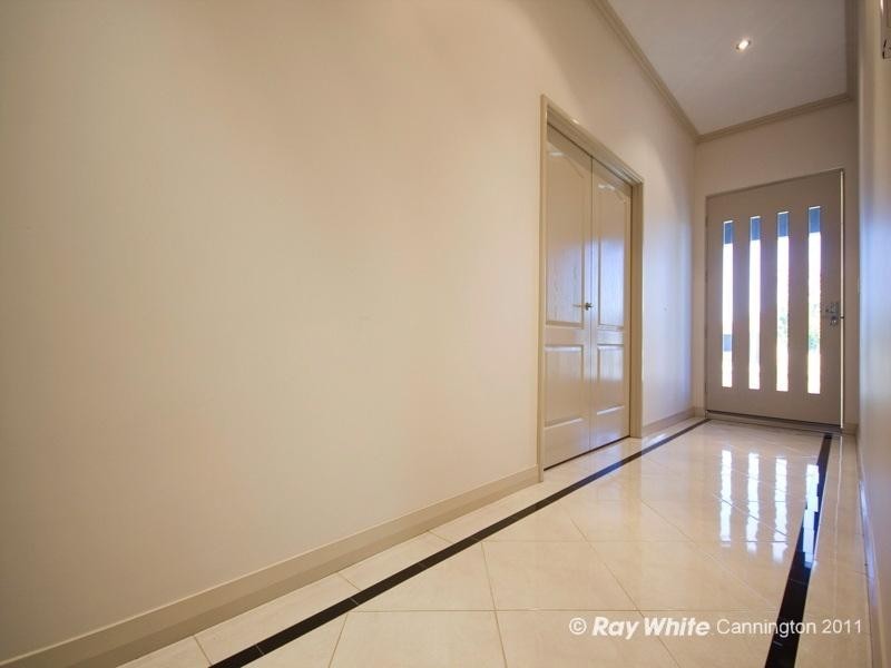 18 Glenariff Boulevard, Canning Vale WA 6155