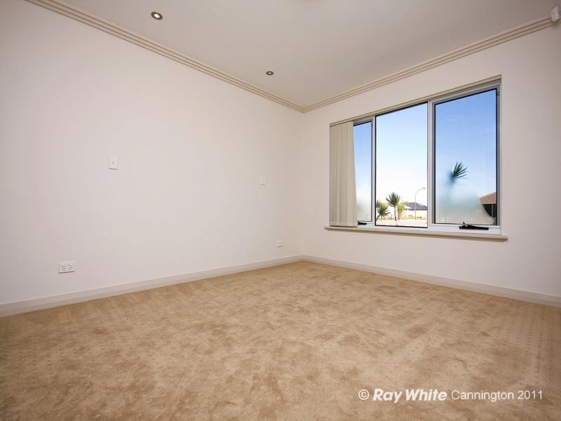 18 Glenariff Boulevard, Canning Vale WA 6155