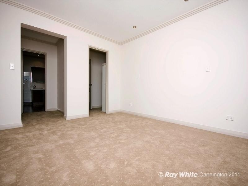 18 Glenariff Boulevard, Canning Vale WA 6155