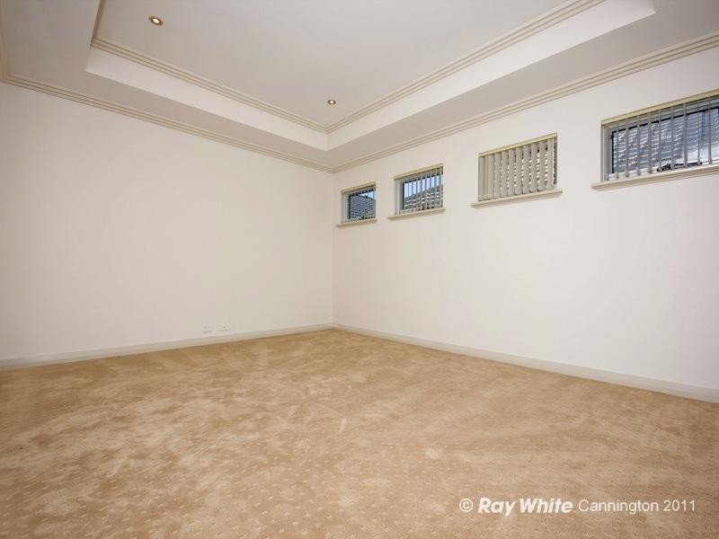 18 Glenariff Boulevard, Canning Vale WA 6155