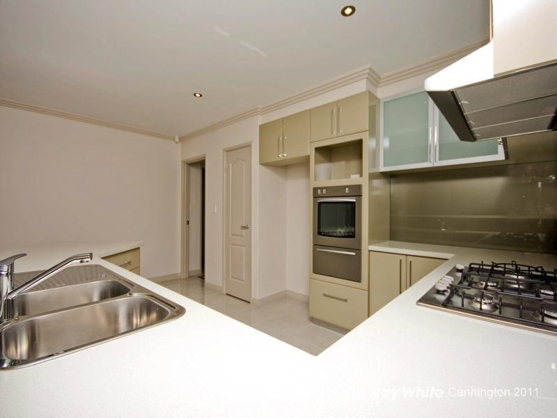 18 Glenariff Boulevard, Canning Vale WA 6155