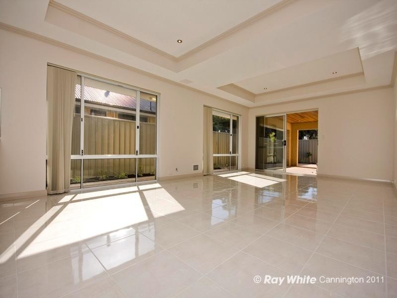 18 Glenariff Boulevard, Canning Vale WA 6155