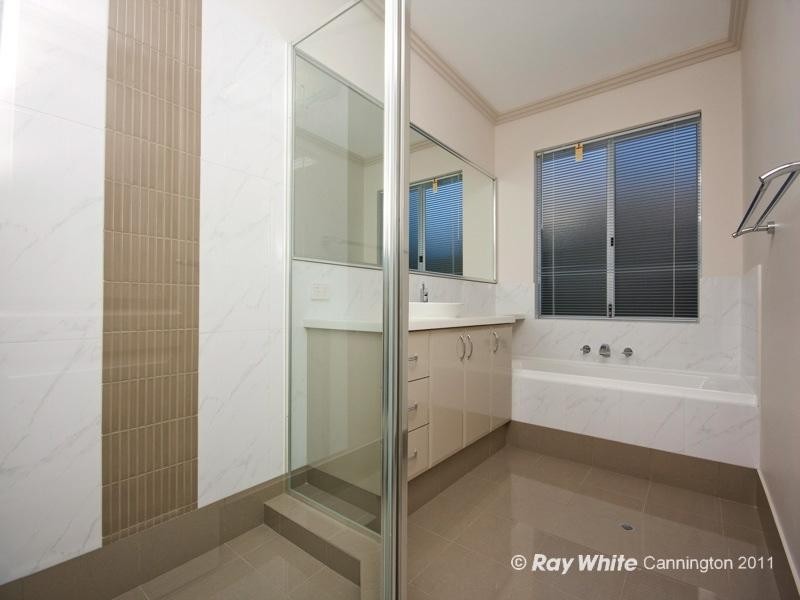 18 Glenariff Boulevard, Canning Vale WA 6155