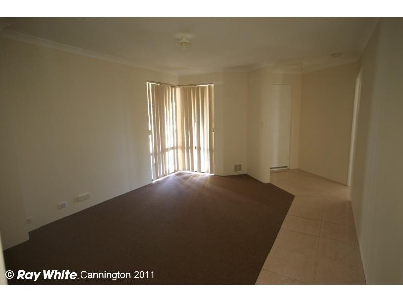 13 Mannix Pass, Queens Park WA 6107