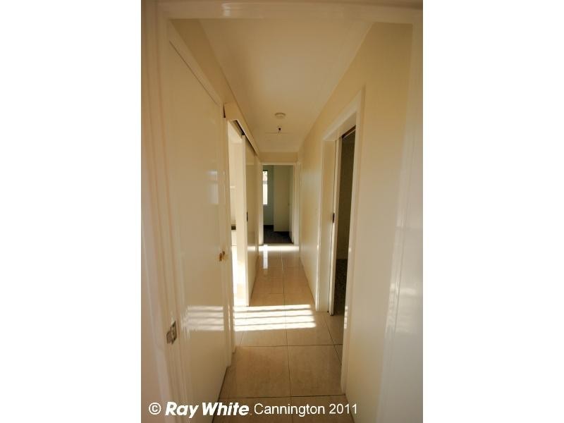 13 Mannix Pass, Queens Park WA 6107