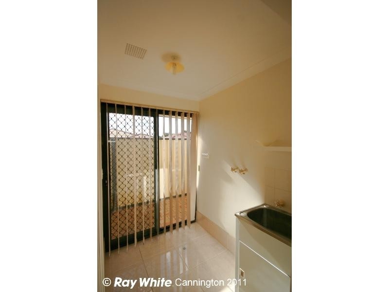 13 Mannix Pass, Queens Park WA 6107