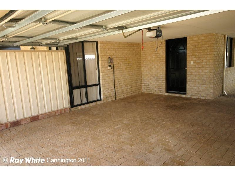 13 Mannix Pass, Queens Park WA 6107