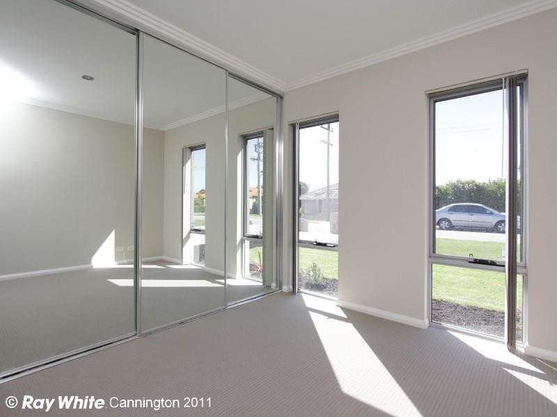 11b Crawford Street, Cannington WA 6107