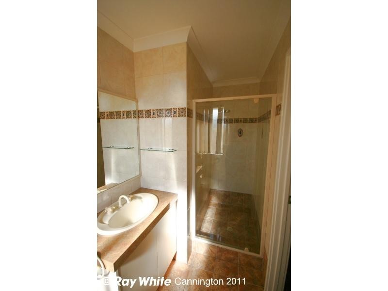 13 Mannix Pass, Queens Park WA 6107