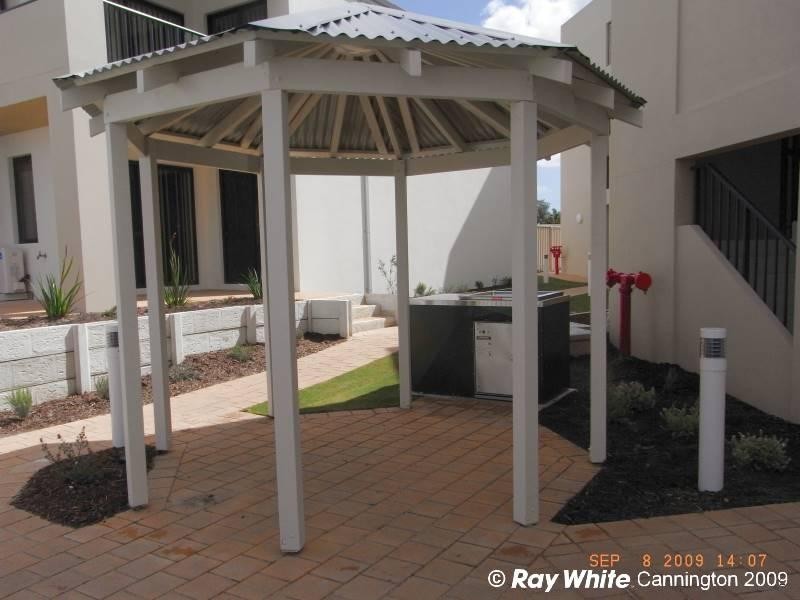 16/17 SOUTHDOWN Place, Thornlie WA 6108