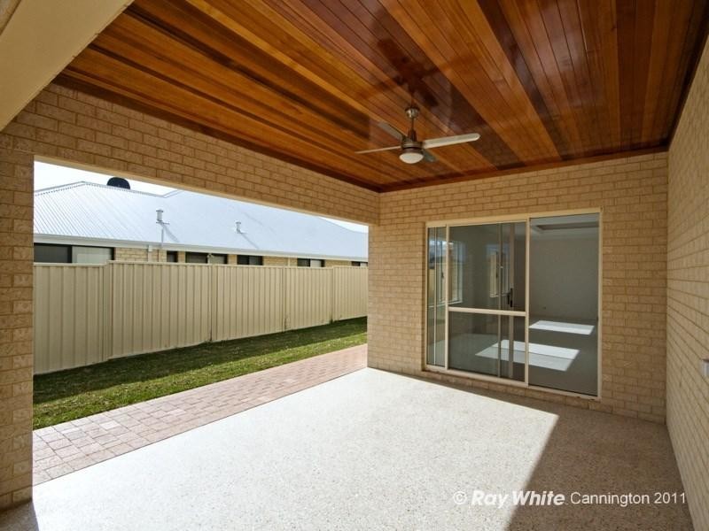 70 Waterfoot Loop, Canning Vale WA 6155