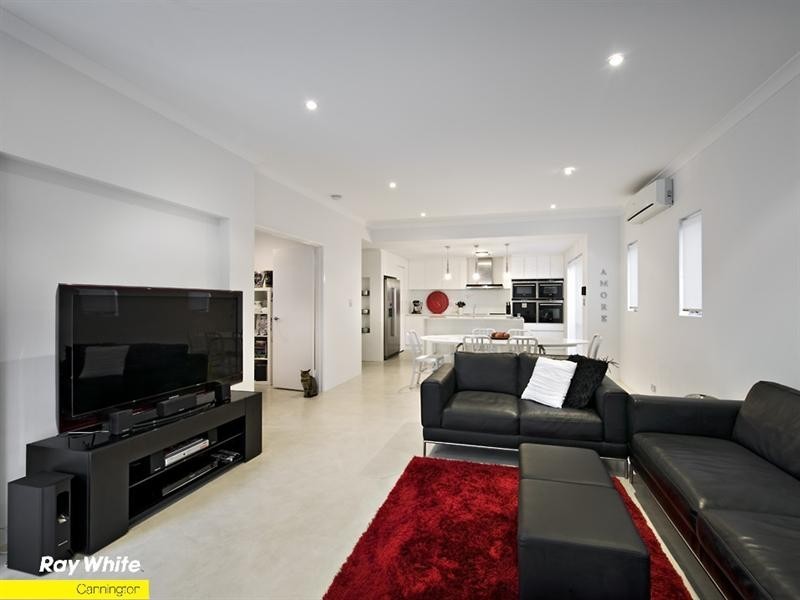 3/8 Mason Street, Cannington WA 6107