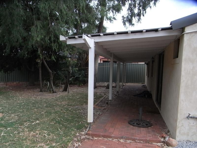 27 Highbury Crescent, Beckenham WA 6107