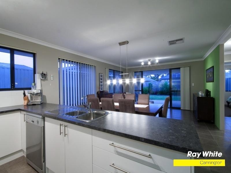 3 Sachem Bend, Piara Waters WA 6112