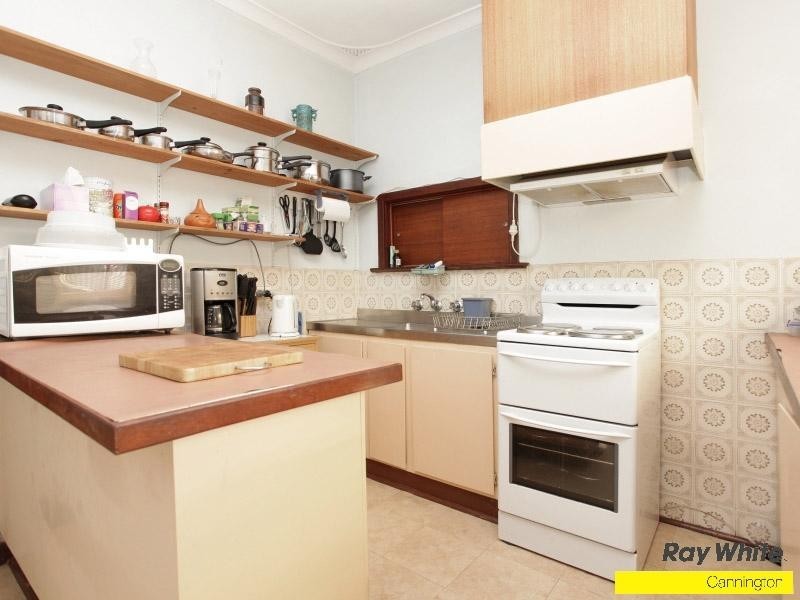 10 Fitzroy Street, Queens Park WA 6107