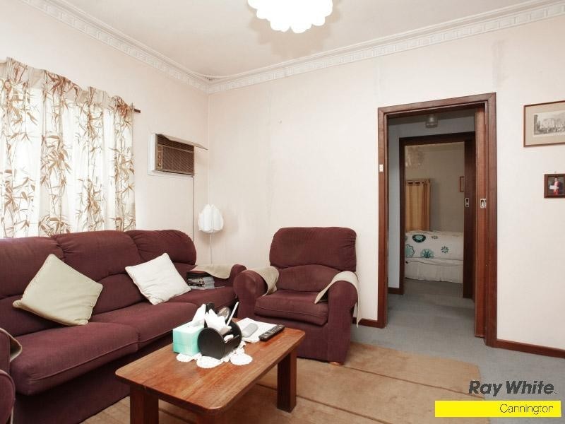 10 Fitzroy Street, Queens Park WA 6107