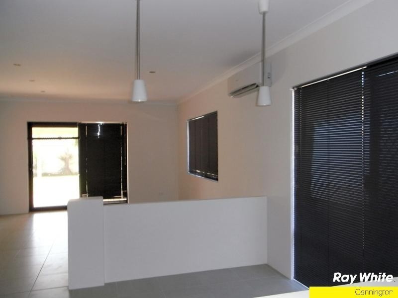 20 Trafalgar Place, Queens Park WA 6107