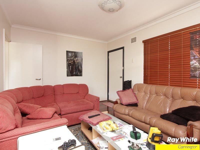 42 Thomas Street, Queens Park WA 6107